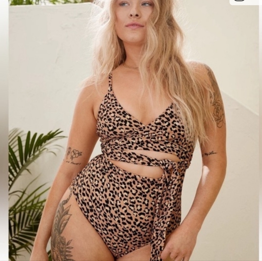☕️NWT AERIE FULL COVERAGE ONE PIECE SWIMSUIT SWIMWEAR BATHINGSUIT SIZE MEDIUM